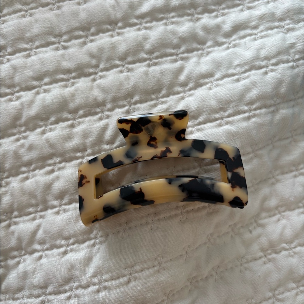 Lululemon Athletica Brown and Black Hair Clip